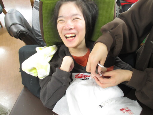 ネイル体験 しずくいろ 【生活介護】